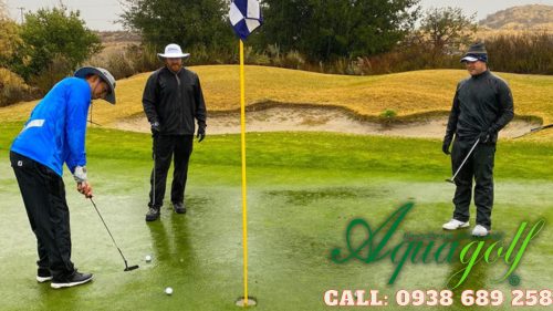 Di chuyển bóng trên green theo luật chơi golf